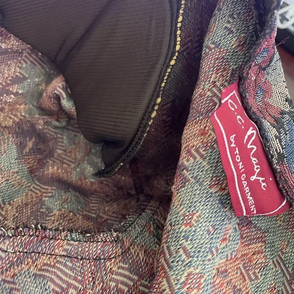 Red and Green Cropped Blazer with‎ Notched Lapels - Picture 5 of 12